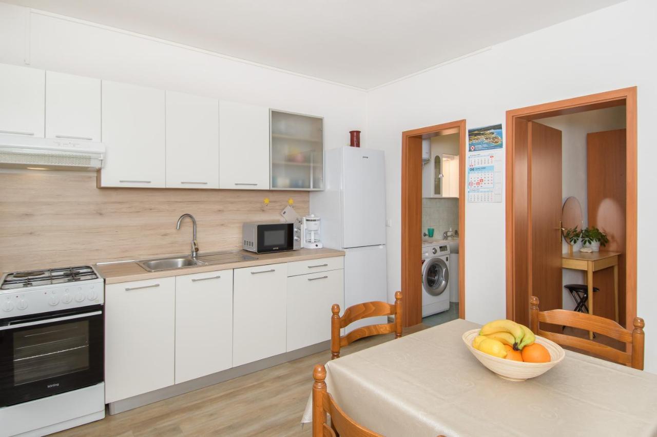 Apartman Alba Karigador Exteriör bild