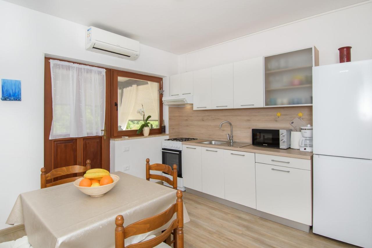 Apartman Alba Karigador Exteriör bild